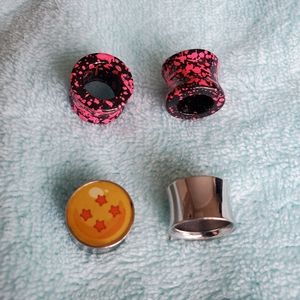 Two pairs of 1/2" plugs